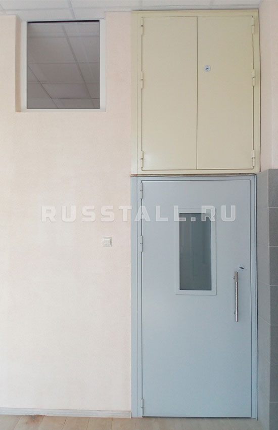 Стальная дверь со стеклом бирюзового цвета №84 — изображение