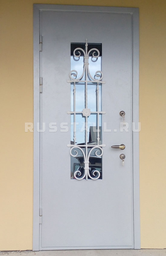 Железная дверь с ковкой, вид снаружи №96 — изображение