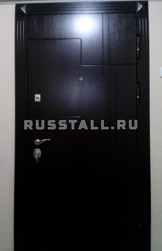 Железная дверь в квартиру №99 — изображение