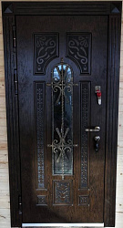 Металлическая входная дверь в коттедж - Изображение