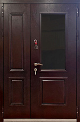 Входная дверь в коттедж бордового цвета - Изображение